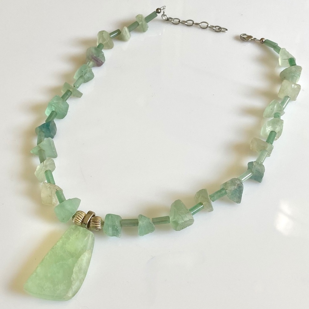 SEMIPRECIOUS STONE ARTISAN NECKLACE